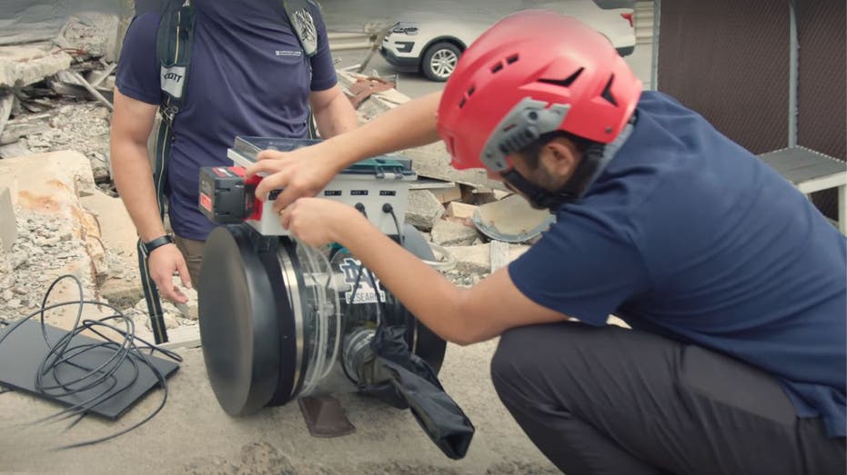 Měkký robotický &quot;révový&quot; systém pomáhá záchranářům najít přeživší