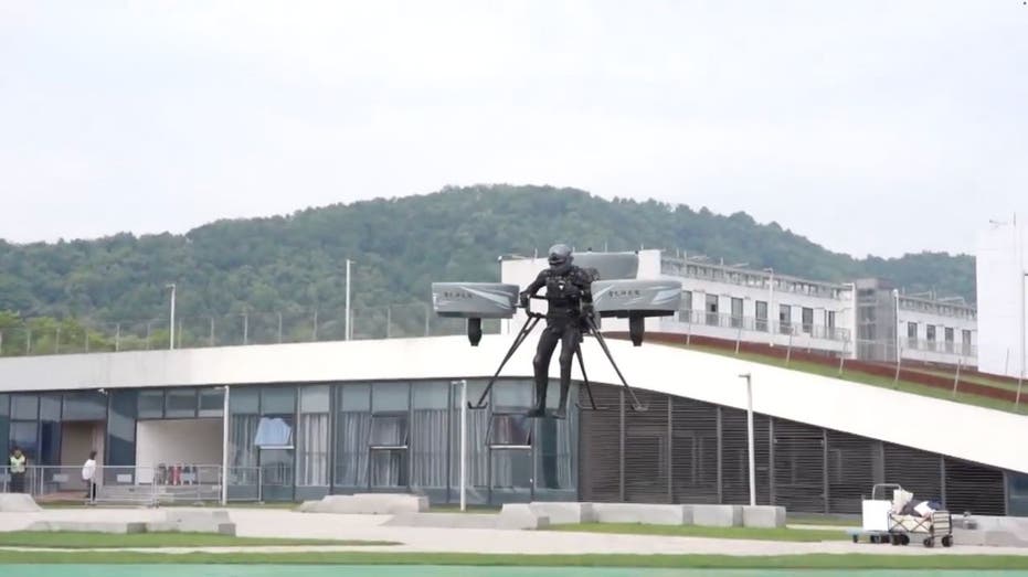 Čínský nositelný eVTOL provedl historický první let