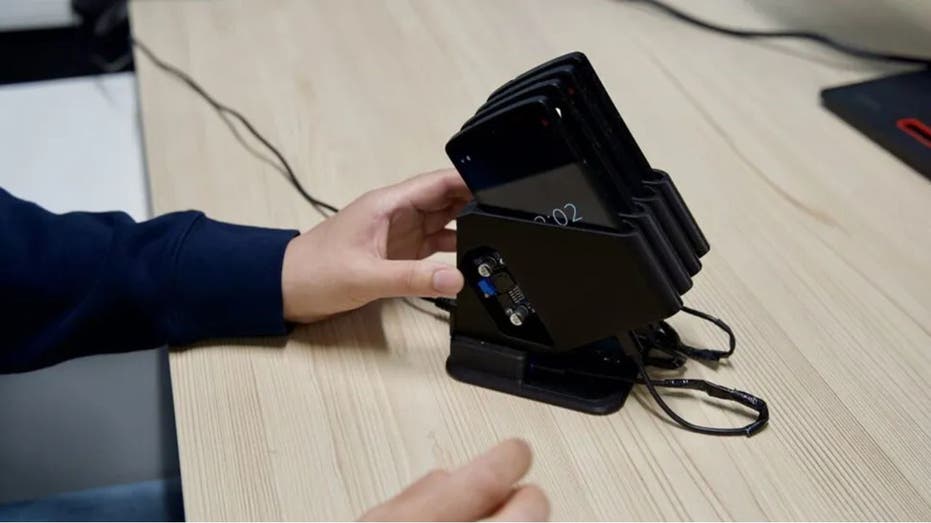 Staré smartphony se proměňují v mini datová centra