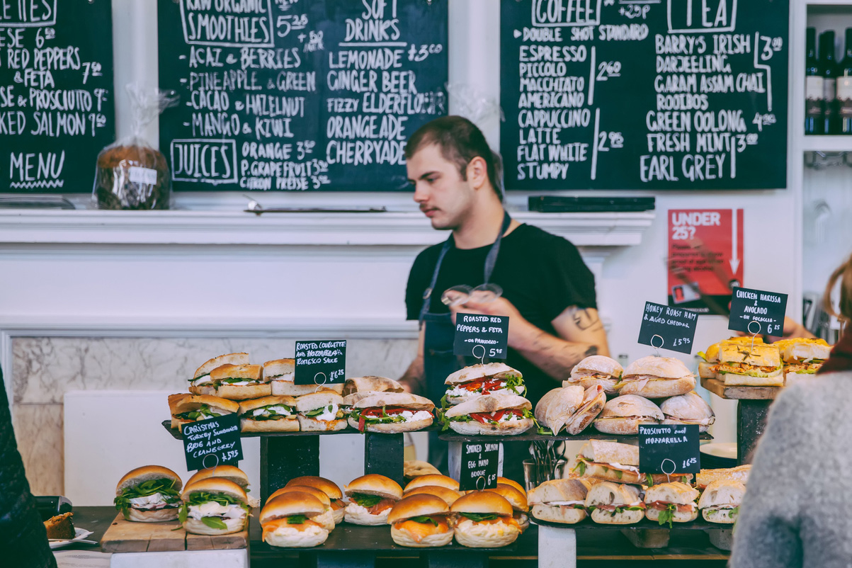 Studie odhaluje souvislost mezi obezitou a nabídkou jídel v místních restauracích